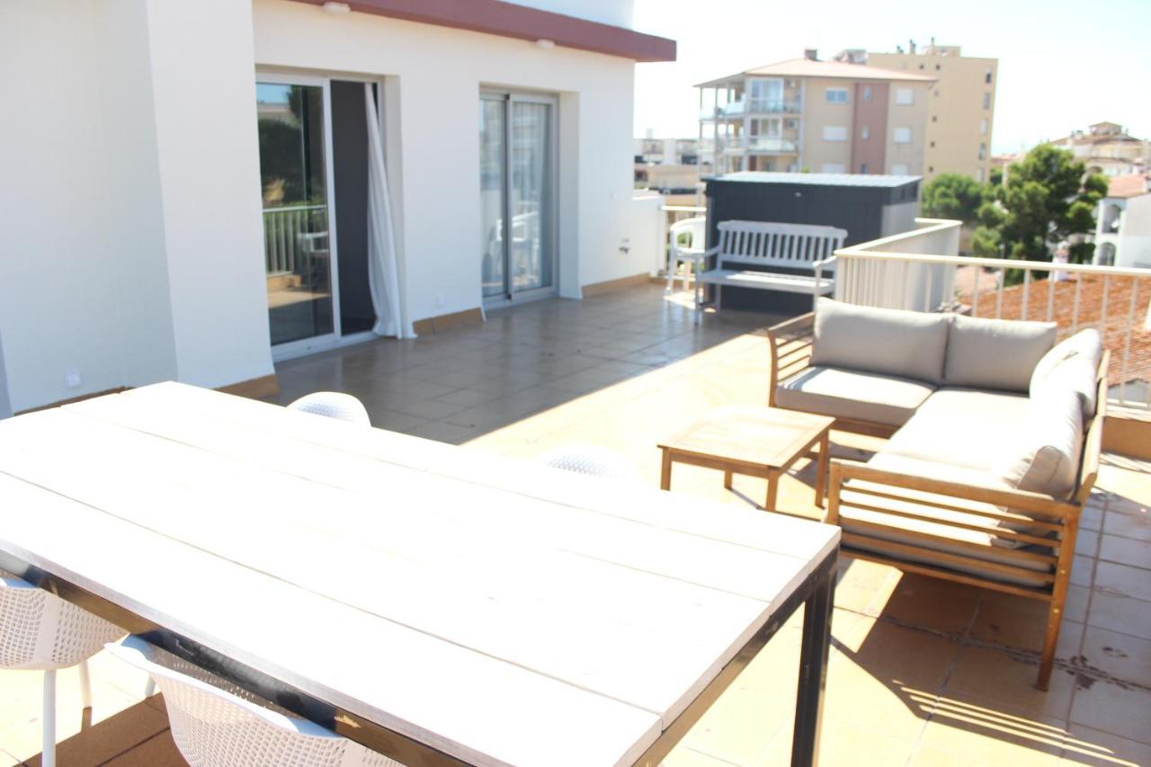 Beautiful Loft, Huge Sunny Terrace, View Over The Beach And Sea Apartment Roses Exterior photo