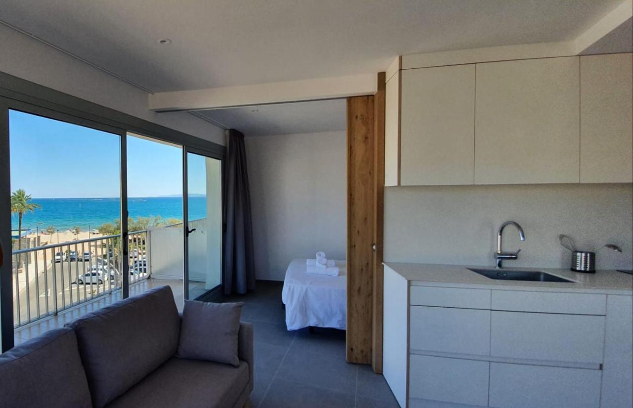 Beautiful Loft, Huge Sunny Terrace, View Over The Beach And Sea Apartment Roses Exterior photo